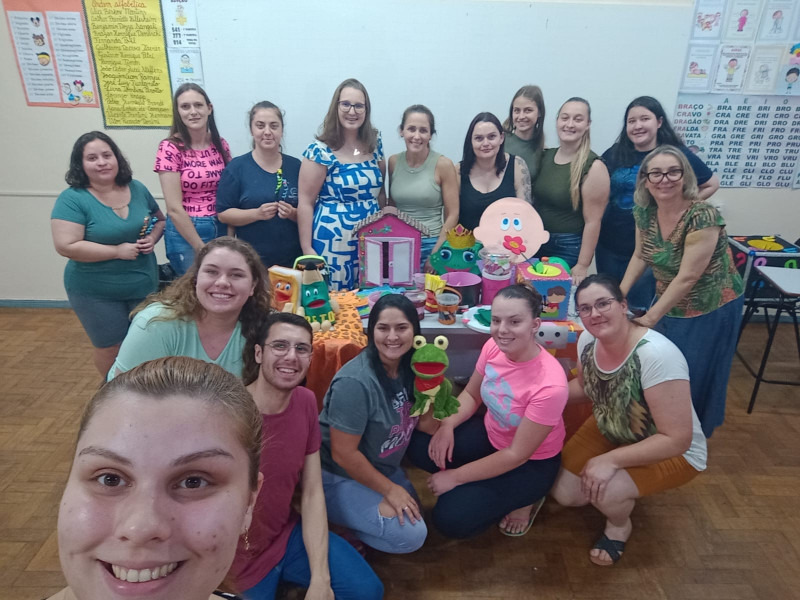 CURSO DE PEDAGOGIA RELACIONA TEORIA E PRÁTICA NA FORMAÇÃO PROFISSIONAL